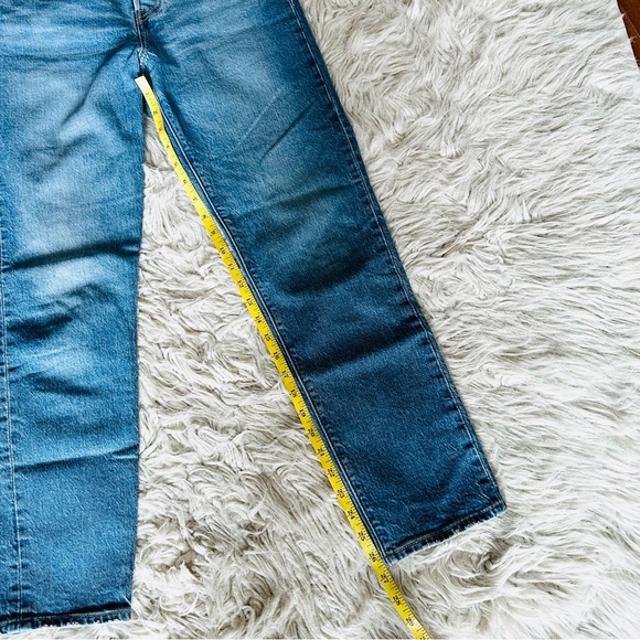 Levi's WEDGIE Premium Straight Leg High Rise Jeans - Size 26 - Picture 12 of 13